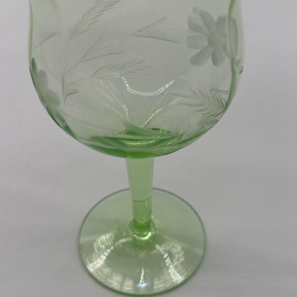 Art Deco wine uranium wine glasses simple with garland 1 Glass - Picture 11 of 11